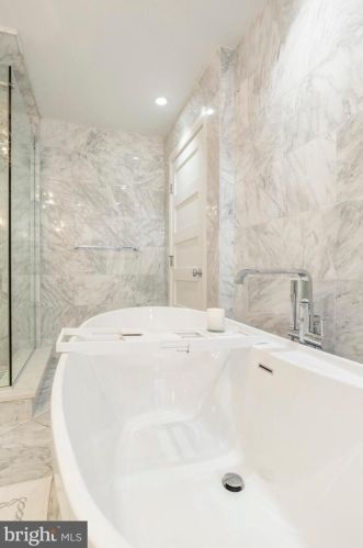 2109 Locust St, Philadelphia PA 19103-4802 exterior