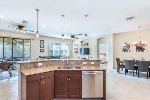 7770 Bucks Run Dr, Naples FL 34120-3904 exterior