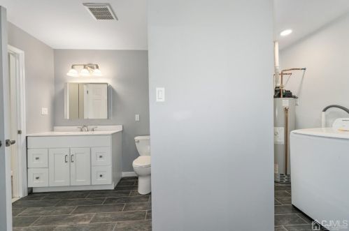 68 Winthrop Rd, Edison NJ 08817-3834 exterior