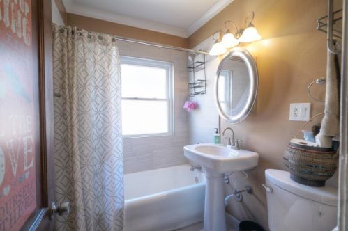 817 21 Ave, Broadview IL 60153-1236 exterior