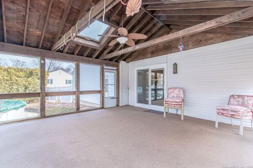 4 Carriage Dr, Enfield CT 06082-5659 exterior