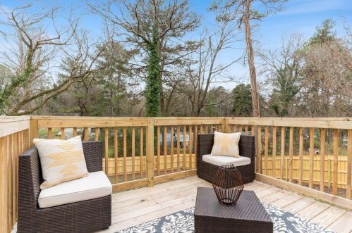 2074 Arlington Cir, Atlanta GA 30318-6380 exterior