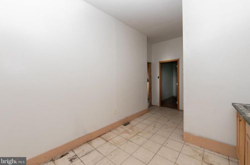 568 Spruce St, Camden NJ 08103-2131 exterior