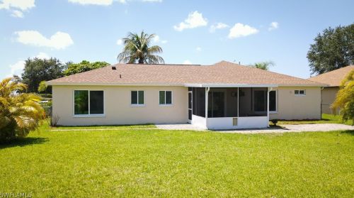 1119 Grv Dr, Naples FL 34120-1423 exterior