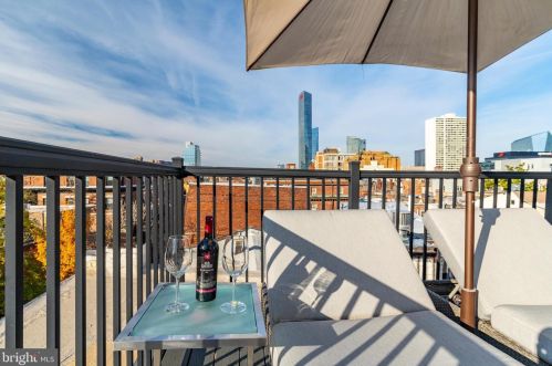 2109 Locust St, Philadelphia PA 19103-4802 exterior