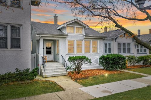 2311 Lunt Ave, Chicago IL  60645-4712 exterior