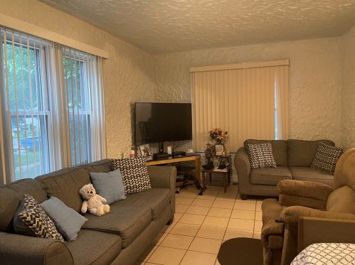 208 Keith Ave, Waukegan IL 60085-2136 exterior