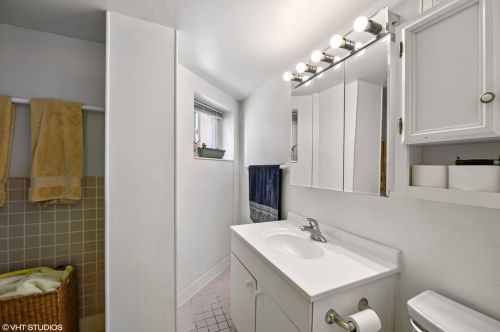 2220 37th St, Chicago IL 60609-1039 exterior