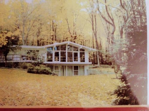 2 Whippoorwill Xing, Armonk NY 10504-1032 exterior