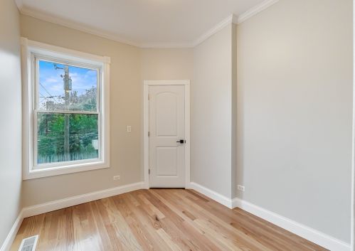 4912 Washington Park Ct, Chicago IL 60615-2304 exterior