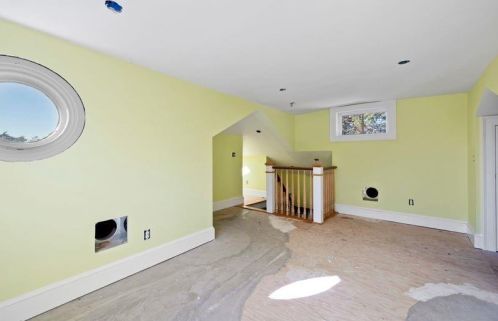 2 Cushing St, Providence RI 02906-2228 exterior