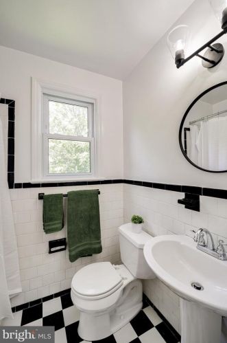 6928 Westhampton Dr, Alexandria VA 22307-1528 exterior