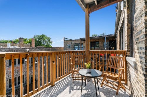 2421 Hollywood Ave, Chicago IL  60659-5107 exterior