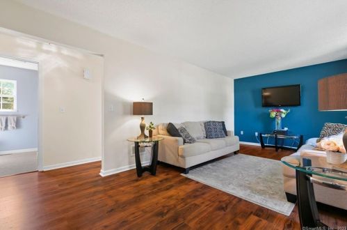 12 Canterbury Ln, Windsor CT 06095-2064 exterior