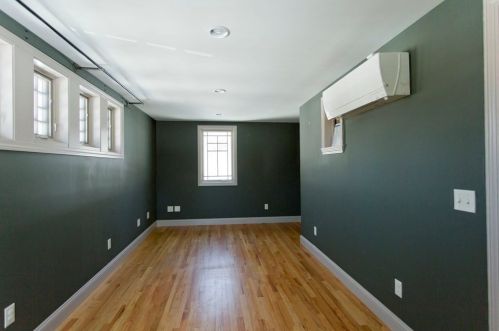 111 Laurel Rd, West Springfield MA 01089-3004 exterior