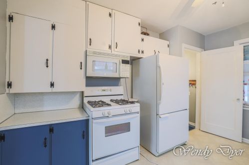 1042 Northlawn St, Grand Rapids MI 49505-3717 exterior