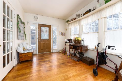 1402 Maple St, Kalamazoo, MI 49008-1850