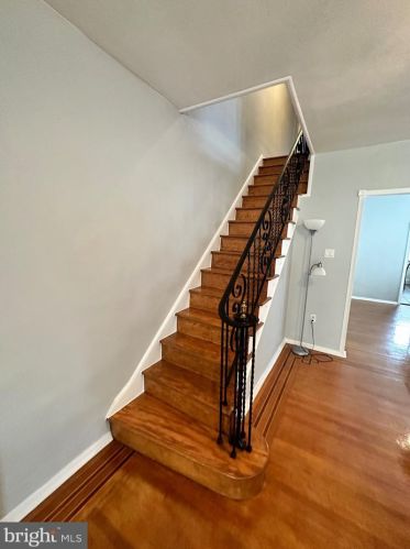 1075 Allengrove St, Philadelphia PA  19124-2944 exterior