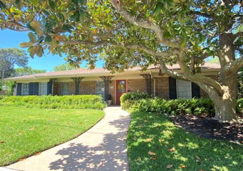 2623 51st St, Galveston TX 77551-5614 exterior