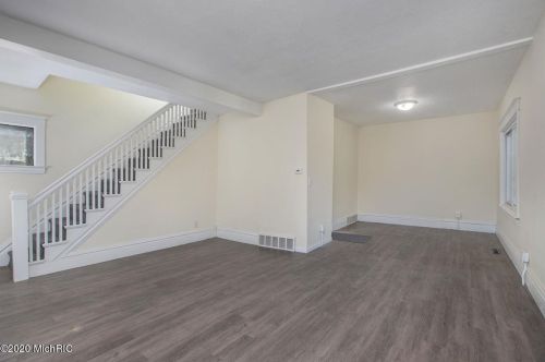 1033 Fenimore Ave, Kalamazoo MI 49048-2028 exterior