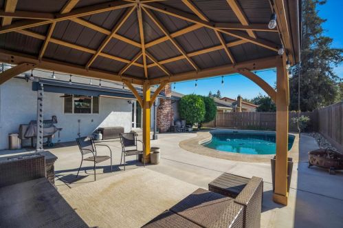 1941 Carleton Dr, Turlock CA 95382-2112 exterior