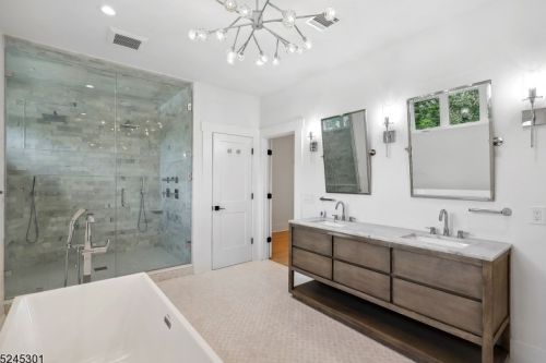 1306 Pleasant Valley Way, Town Center NJ  07052-1421 exterior