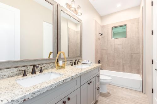 44829 3 St, Phoenix AZ 85004-2071 exterior