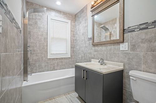 7019 74th Pl, Chicago IL 60638-5931 exterior