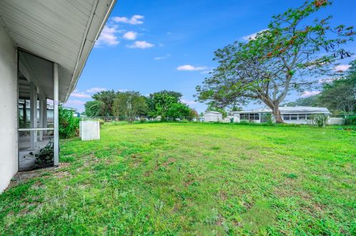 258 Summer Rd, Fort Pierce FL 34983-1731 exterior