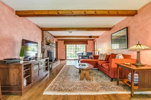 43 Jefferson Dr, Ridgefield CT 06877-5910 exterior