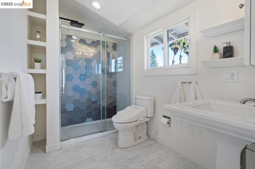 2906 Hillegass Ave, Berkeley CA 94705-2212 exterior