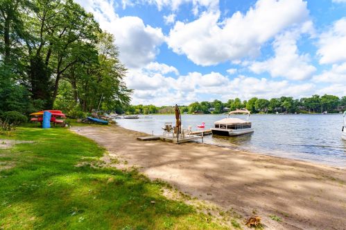 28148 Shr Dr, Gobles MI 49055-9115 exterior