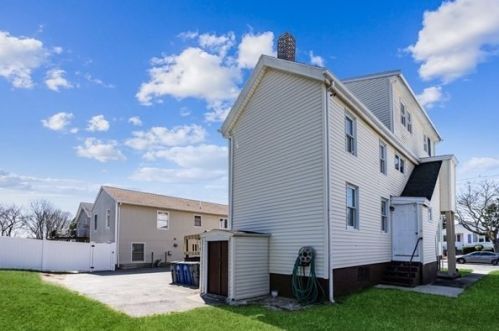 18 Hingston St, Peabody MA 01960-5825 exterior