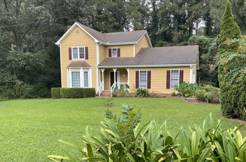 3865 Laurel Falls Dr, Lithonia GA  30039-6484 exterior