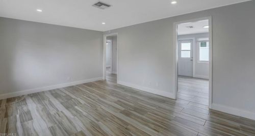 549 94 Ave, Naples FL 34108-2444 exterior