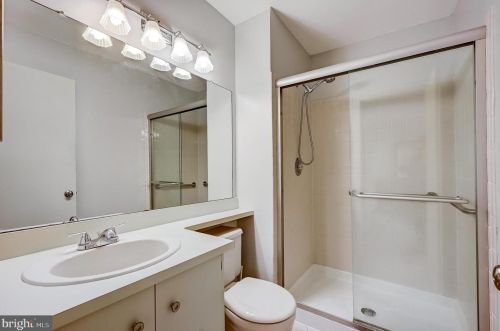 15 Pagoda Ct, Trenton NJ 08648-4830 exterior