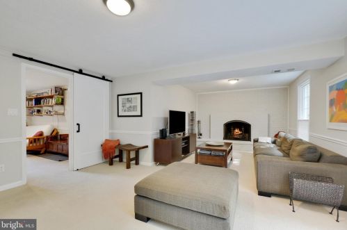 11601 Magruder Ln, Rockville MD 20852-4369 exterior