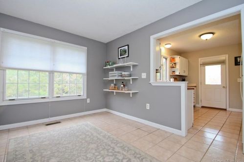 14 Carriage House, Enfield CT 06082-6025 exterior