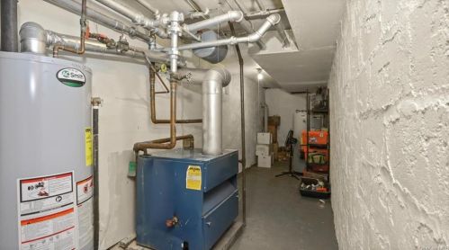 4315 Byron Ave, Bronx NY 10466-1517 exterior