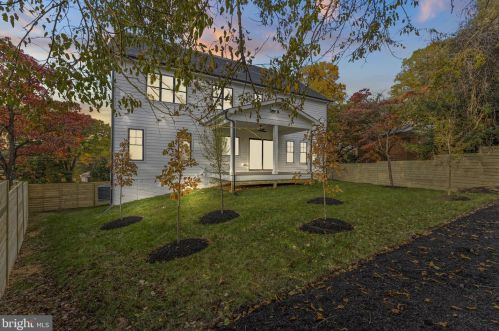 1327 Mayflower Dr, Mc Lean VA 22101-3405 exterior