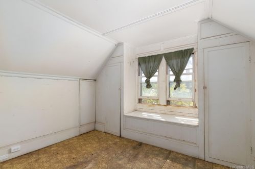 702 10 Ave, Honolulu HI 96816-2930 exterior