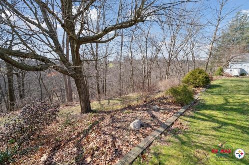 283 Longleaf Dr, Moon Twp PA  15108-3135 exterior