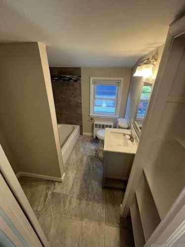 168 Spg St, Windsor Locks CT 06096-1724 exterior