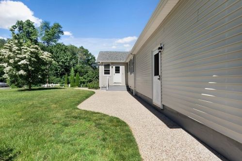 165 Chadwick St, North Andover MA 01845-1705 exterior