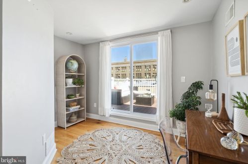 1627 Carpenter St, Philadelphia PA  19146-2005 exterior