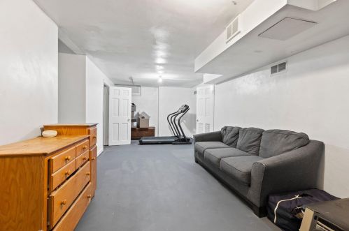 2524 60, Milwaukee WI 53219-2621 exterior