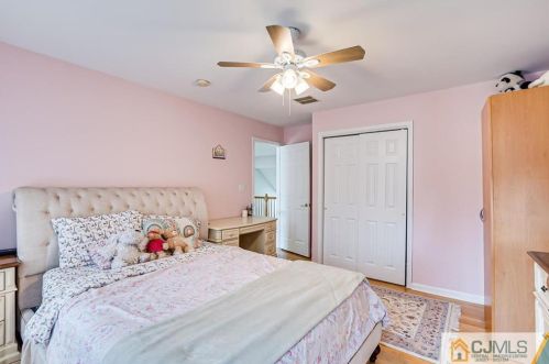 16 Sonia Ct, Edison NJ 08820-4443 exterior