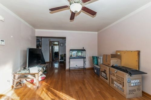 7943 Trumbull Ave, Chicago, IL 60652-1439