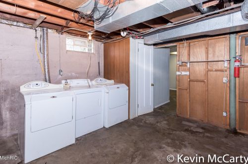 1718 Fremont Ave, Grand Rapids MI 49504-2839 exterior