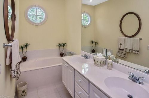 3572 Islandwalk Cir, Naples FL 34119-1613 exterior